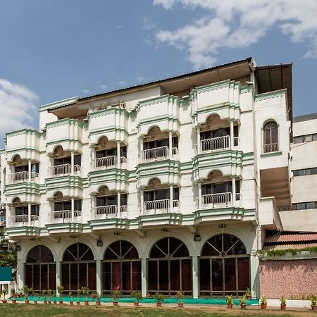 Oyo 38142 Girdhar Mahal Hotel Indore Exterior foto