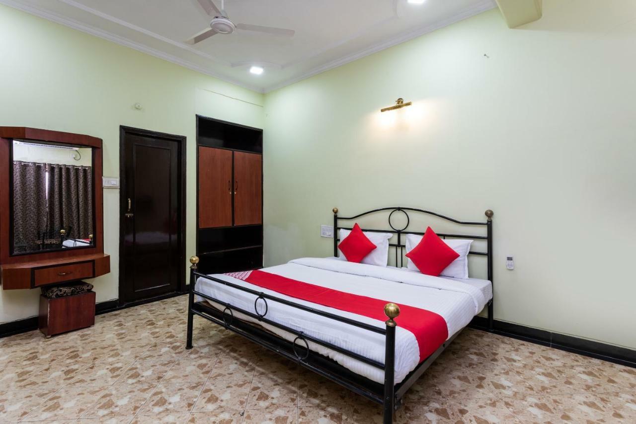 Oyo 38142 Girdhar Mahal Hotel Indore Exterior foto