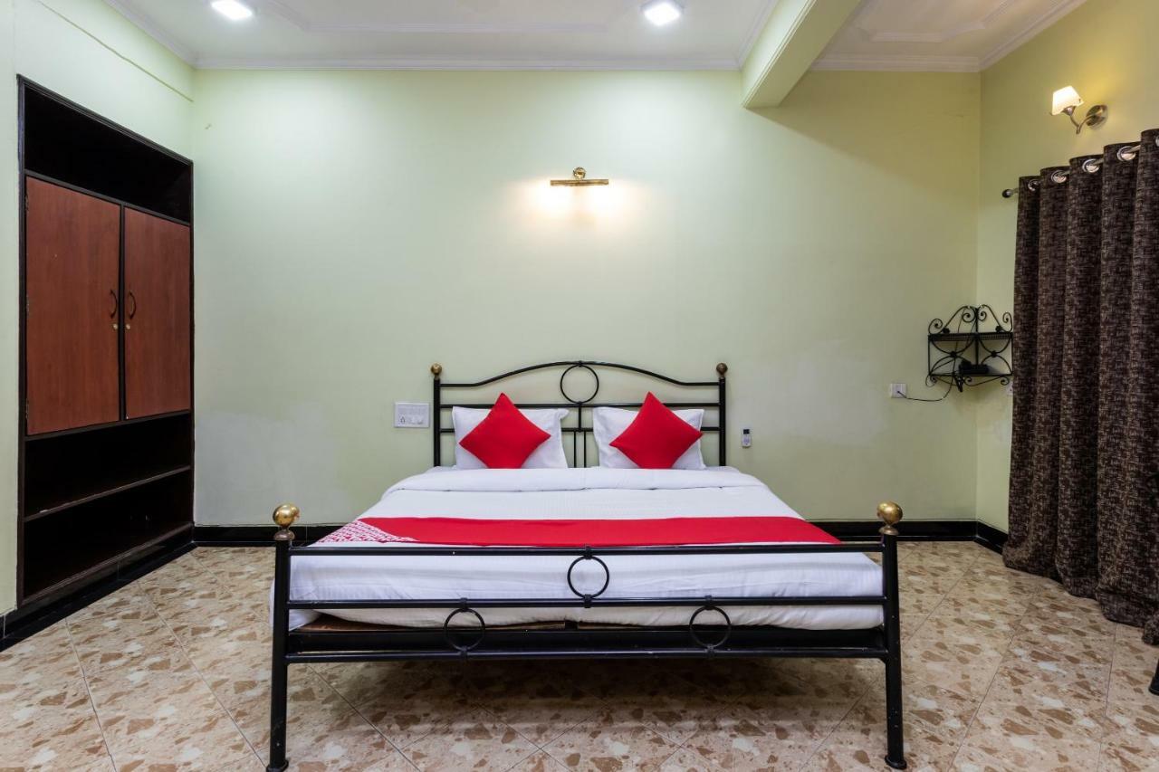 Oyo 38142 Girdhar Mahal Hotel Indore Exterior foto