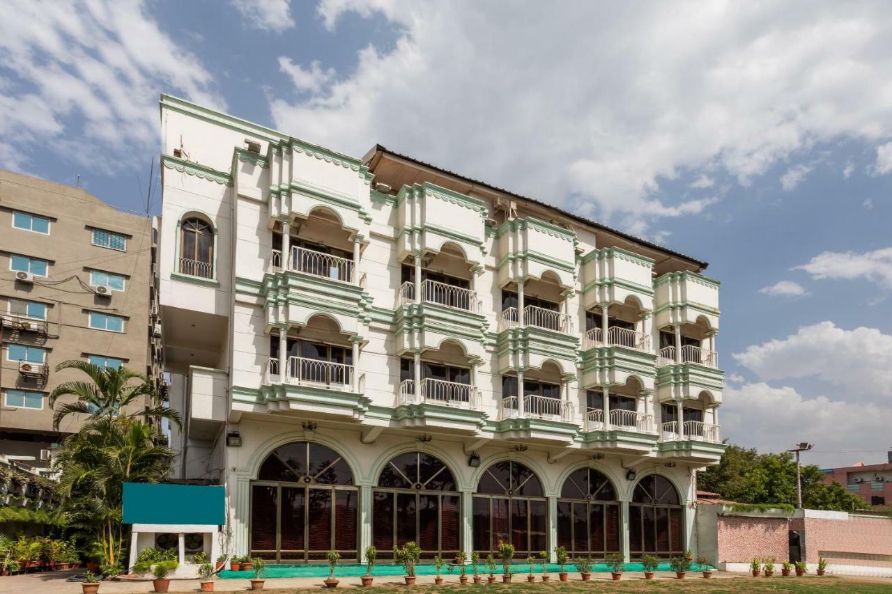 Oyo 38142 Girdhar Mahal Hotel Indore Exterior foto